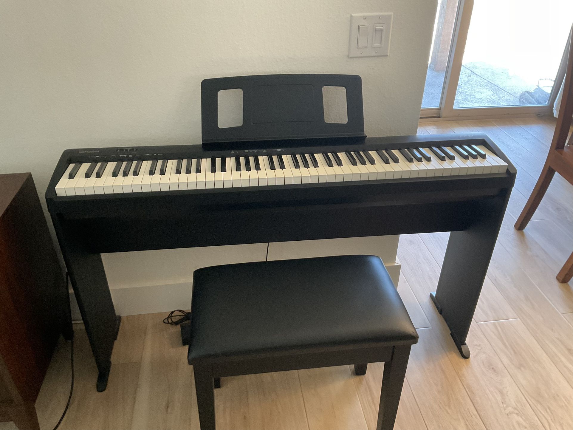 Roland FP-10 Digital Electric Piano Keyboard 88 Keys - Black