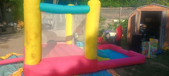 Waterslide bounce house