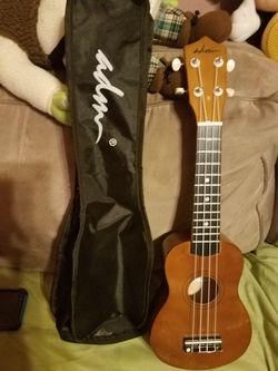 GUITARRA CHICA
