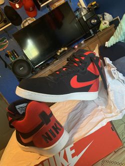 Nike court borough mid