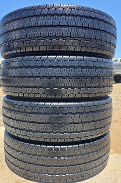 225/75/16 nexen đđ Vendo un set de llantas con 80% de vida las 4 đđ