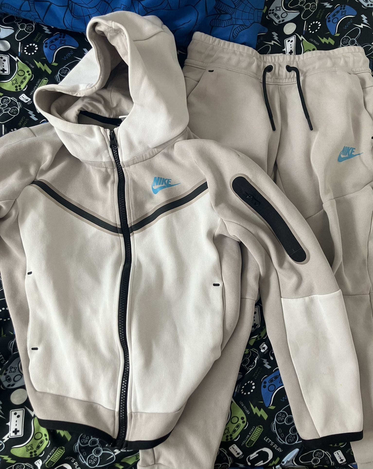 Nike Tech Boys