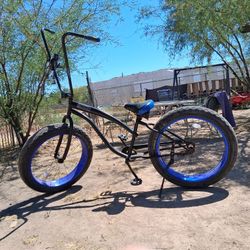 SIKK BEACH CRUISER BIKE ;big Wheel Tires ,frame Black And Wheels Blue ..