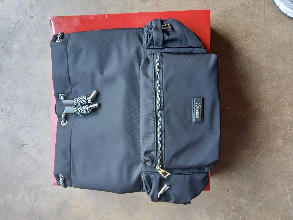 Versace Fragrances Summer Backpack For Men display picture 1