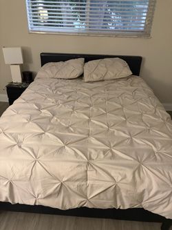 Queen size bed with new Teyyon 18 inch mattress