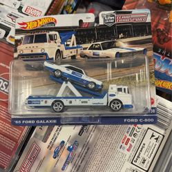 Hot Wheels Team Transport ‘65 Ford Galaxie Ford C-800