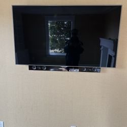 4 Samsung 55 Inch TVs