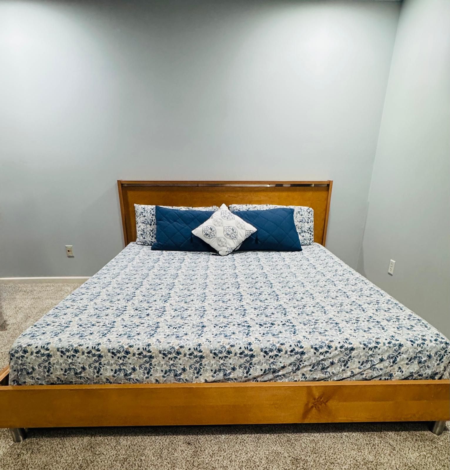 King Size Bed With Metal Platform Frame And Matress