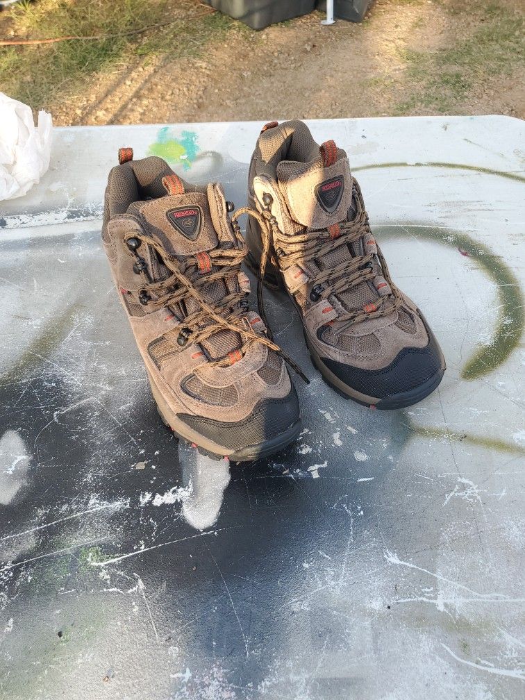 RED HEAD HIKING BOOTS SIZE  11M I ASK  $35.00