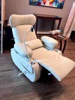 Mamazing Recliner Chair BRAND NEW HIGHLAND PARK