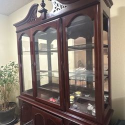 Hutch/china cabinet