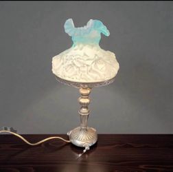 Fenton cabbage rose table lamp