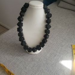 Preciosa Gargantilla De Rosas Negras De Azabache Y Broches Fino De Plata 925.