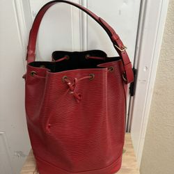 LOUIS VUITTON EPI LEATHER shoulder Bag