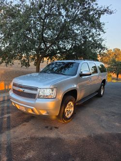 Chevy Suburban Lt 4x4 8 seater
