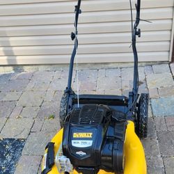 DEWALT
21 in. 163cc Briggs and Stratton 725Exi Engine Rear Wheel Drive 3-in-1 Gas Self Propelled Walk Behind Lawn Mower