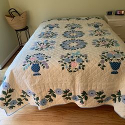 Beautiful Appliqué Quilt