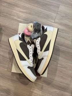 Size 11 men jordan 1 low