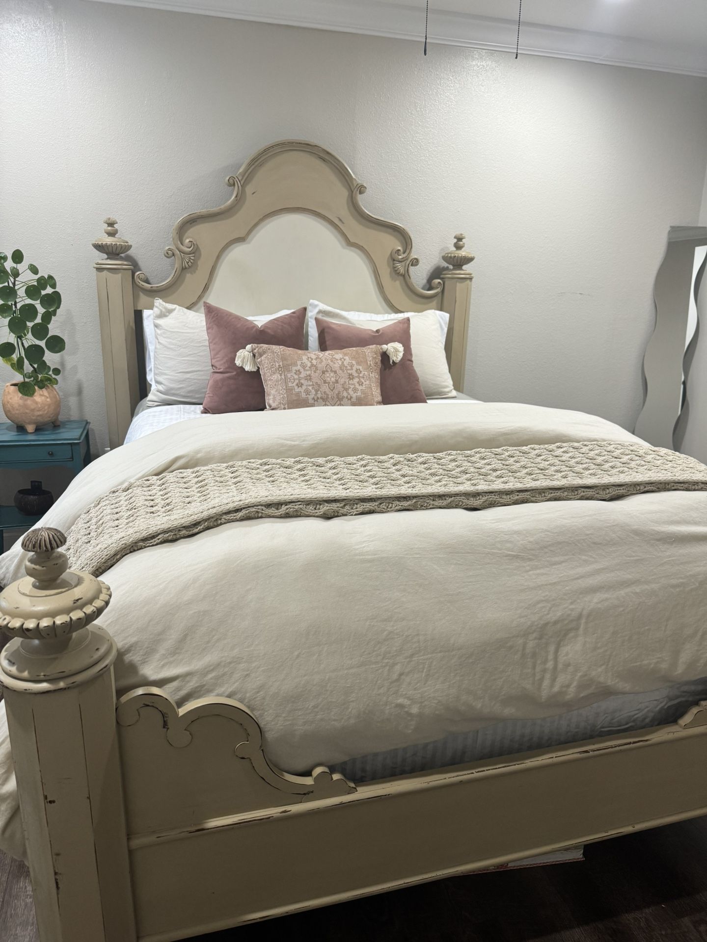 Queen Wood bed