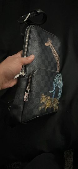 LV means sling bag