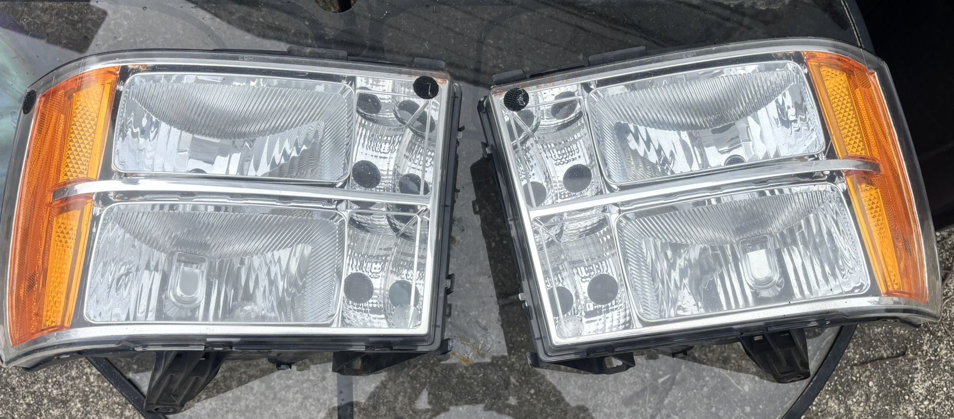 2007-2014 GMC Sierra 1500/2500/3500 Headlights Assembly