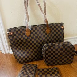 4 PCs Checkered Tote Available 