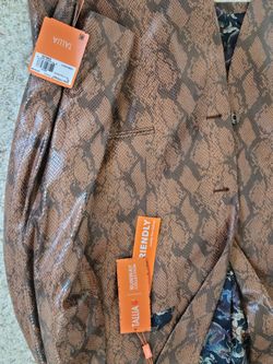 BRAND NEW XL SUITS