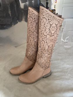 BEAUTIFUL ALL LEATHER BOOTS