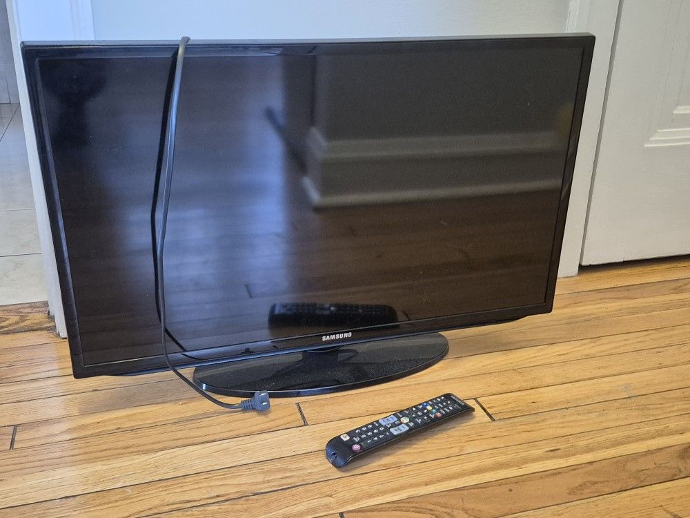 Used Samsung 32" Smart TV