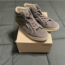 Taos Canvas High Top Shoe Size 9