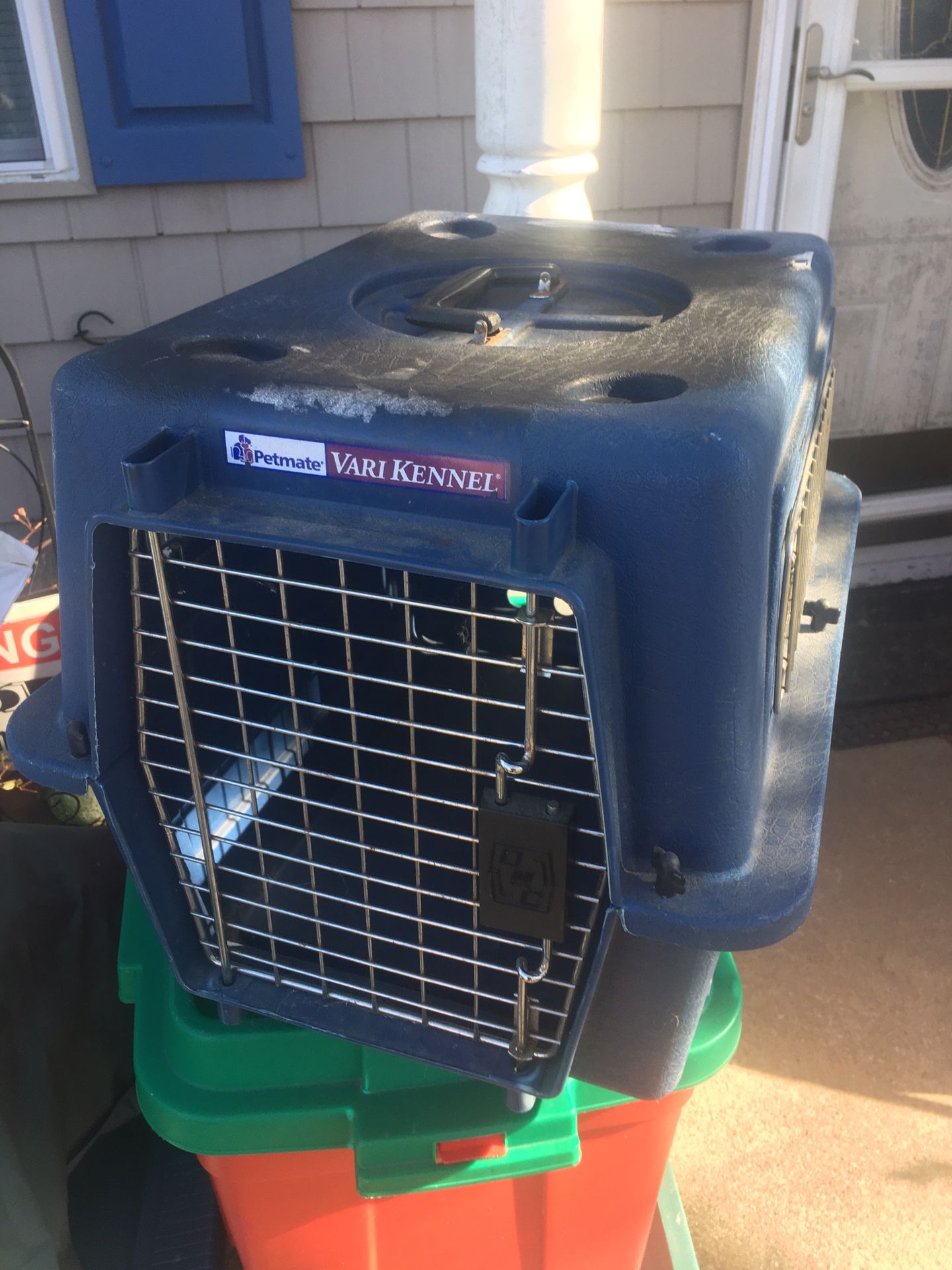 Nice medium cat or small pet carrierOnly $30