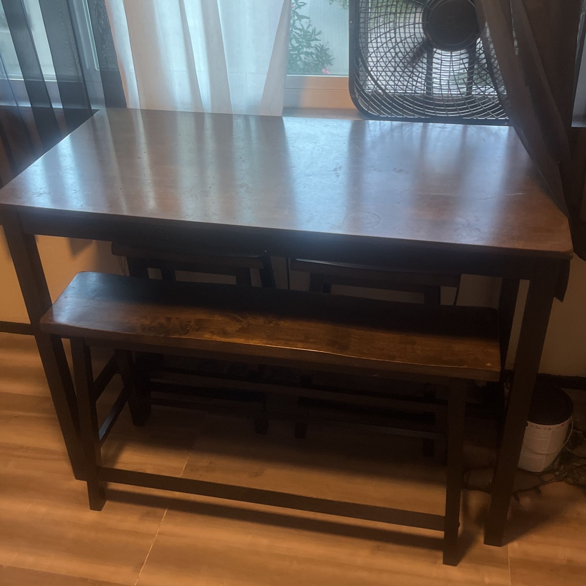 Kitchen table 