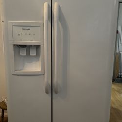 Clean & Reliable - Frigidaire 36” Side By Side fridge/freezer