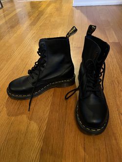 Women’s Doc Martens Sz 8