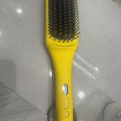 Drybar The Brush Crush Heated Straightening Brush