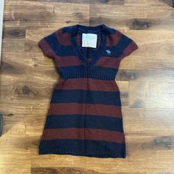 Brand New Woman’s Abercrombie & Fitch brand Navy Blue and Maroon colored Wool Sweater Dress Up For Sale 