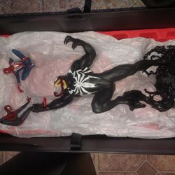 Venom Statue