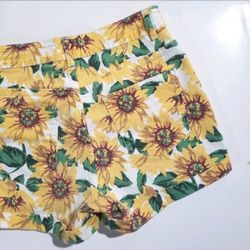 Bullhead Denim Co Sunflower Print Mom Shorts Size 1 – Yellow Floral Cuffed High Waisted Denim Shorts