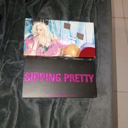 Kylie Cosmetics Sipping Pretty Palette 