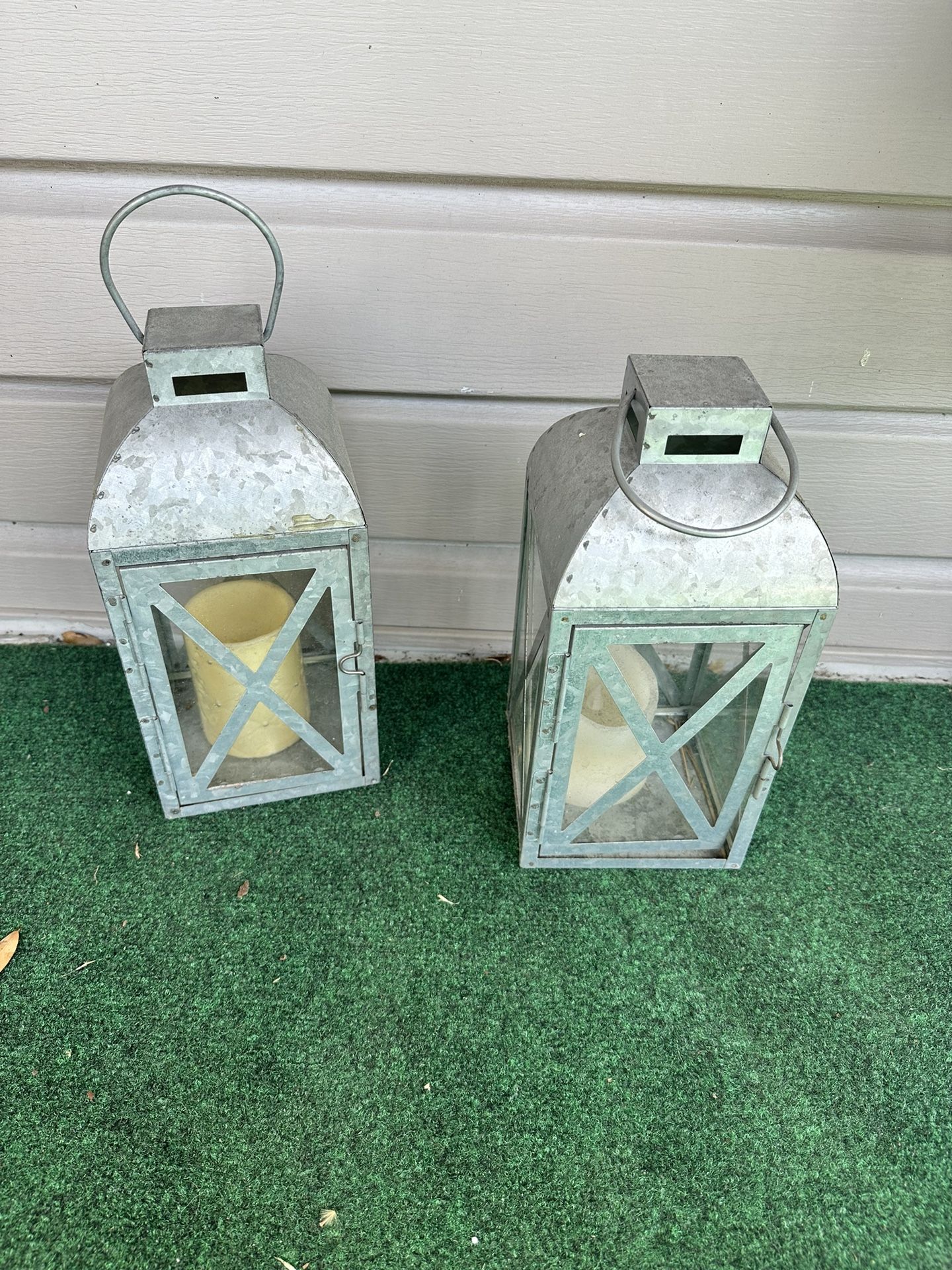 2 Lanterns