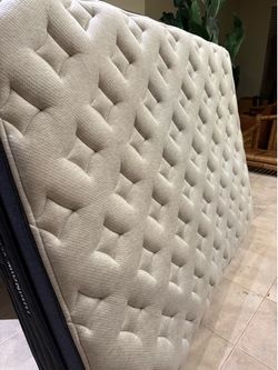 Queen Helix Midnight Luxe Mattress and Box