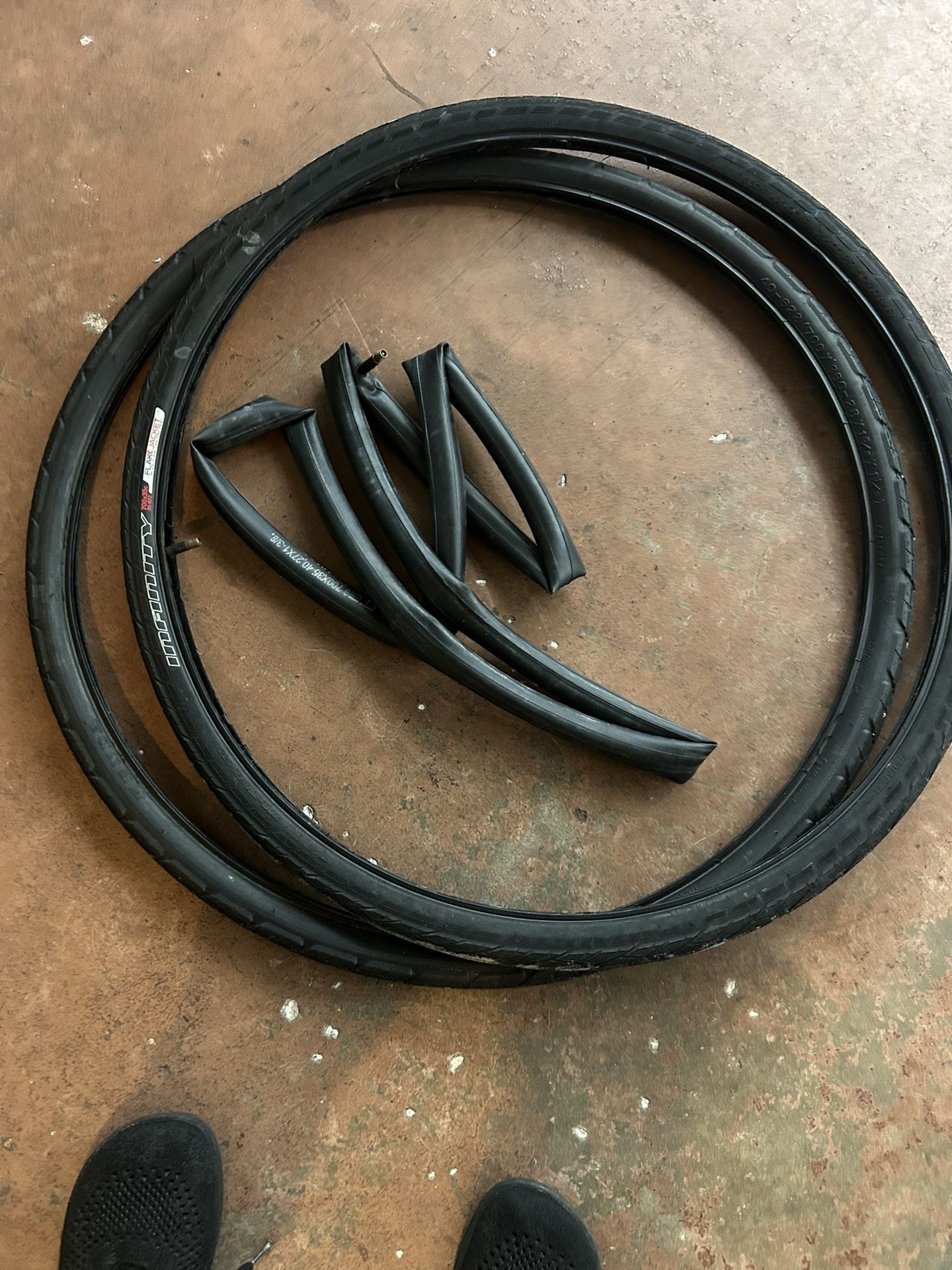 Bike tires With Tuve