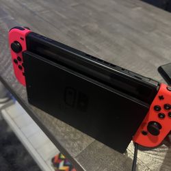 Nintendo Switch, Controllers And Games