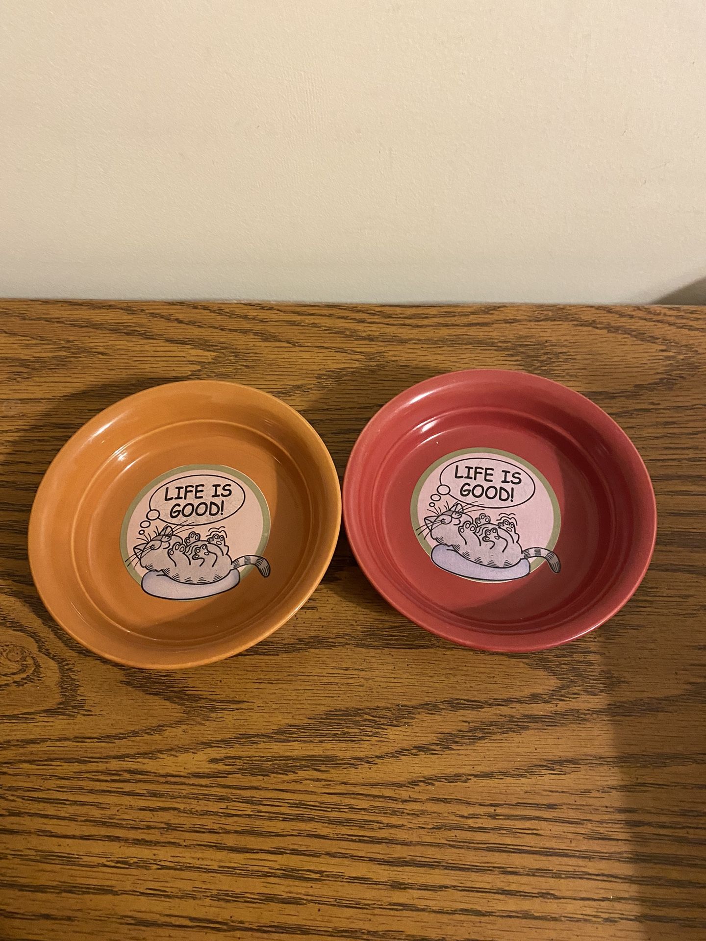 Two Fixture Displays Ceramic Cat/Dog Bowls