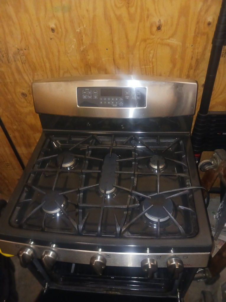 Natural Gas All Black Stove Used Like New