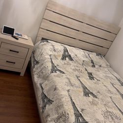 Cama Queen Con Su Mesa 