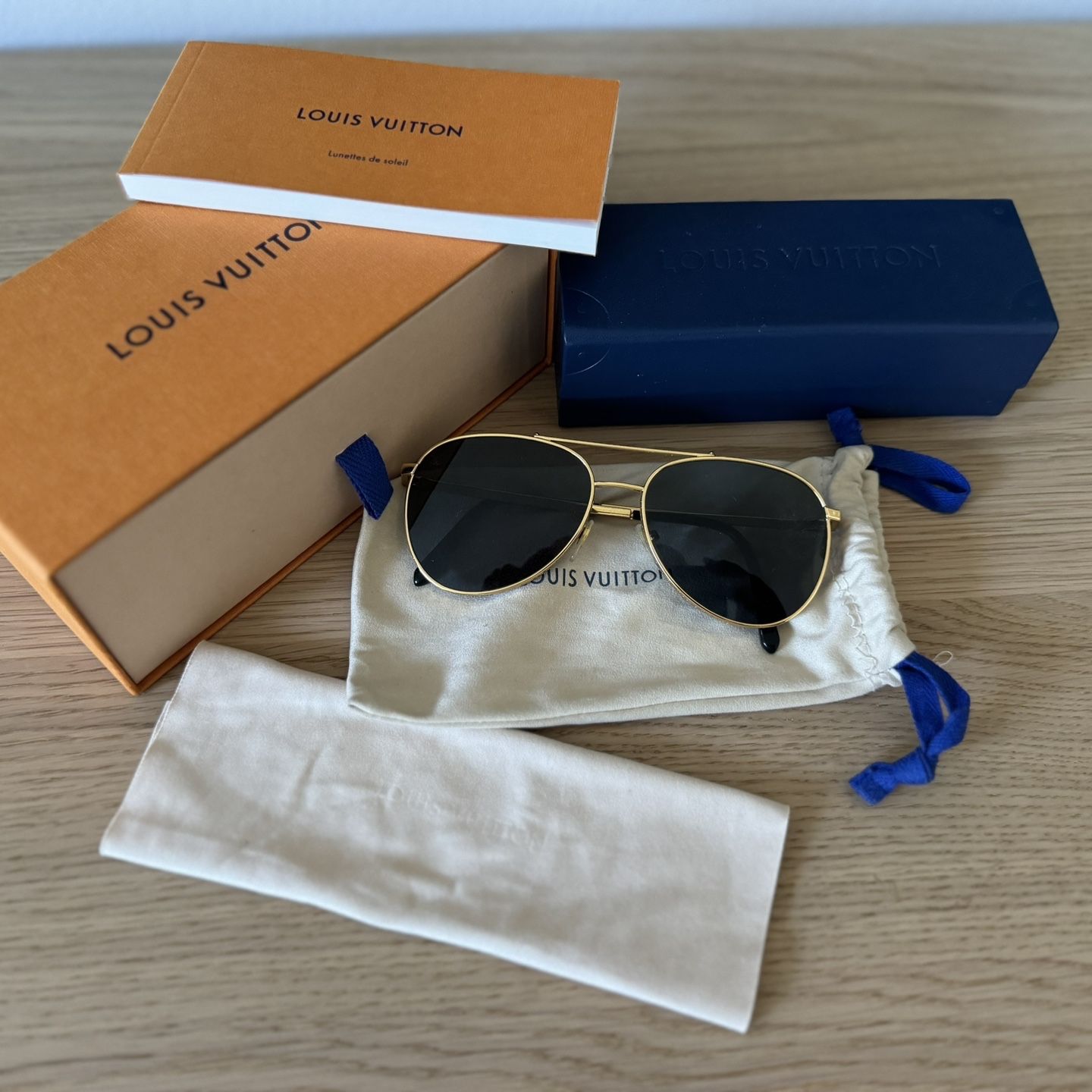 Authentic Louis Vuitton Sunglasses Z1350E LV Catch Pilot  display picture 1