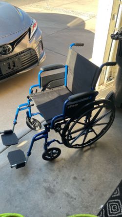 Brand new! Drive Medical Blue Streak Lightweight Wheelchair Folding Mobility Aid 18-Inch Seatr