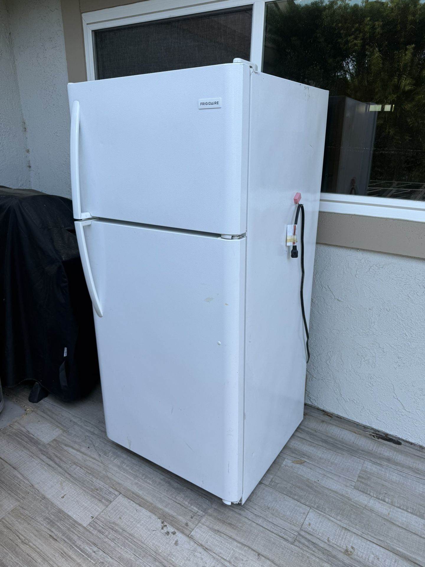 Frigidaire Refrigerator Freezer Combo