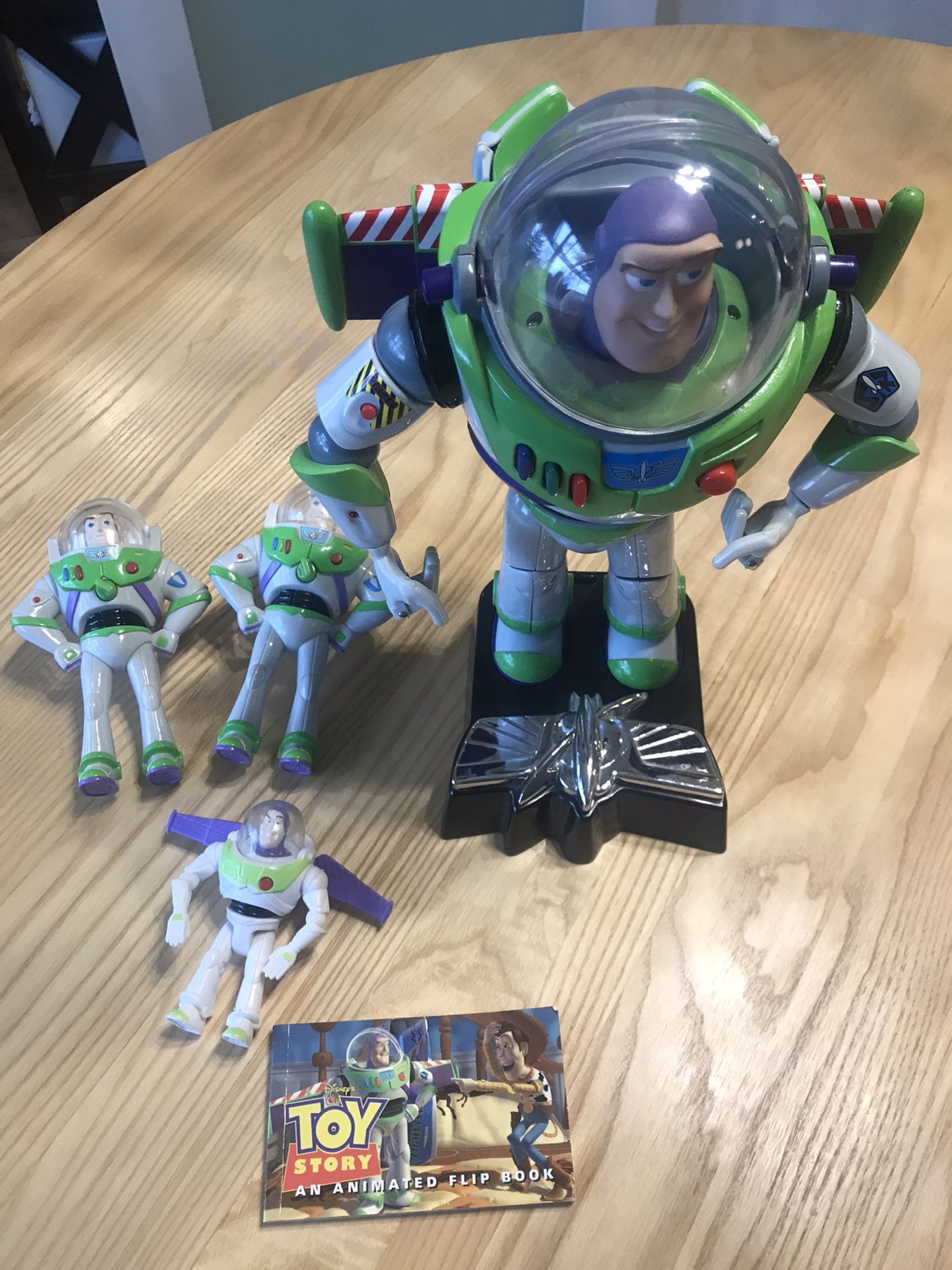 Buzz Giant Talking Buzz Lightyear Toy/Room Guard